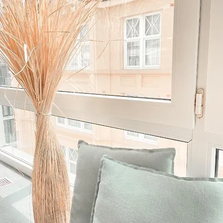 Апартаменти Zonnig & Gezellig Appartement Wapenplein Oostende Centrum