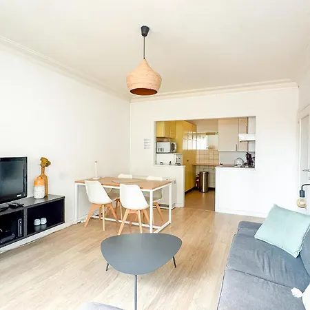 Апартаменти Zonnig & Gezellig Appartement Wapenplein Oostende Centrum