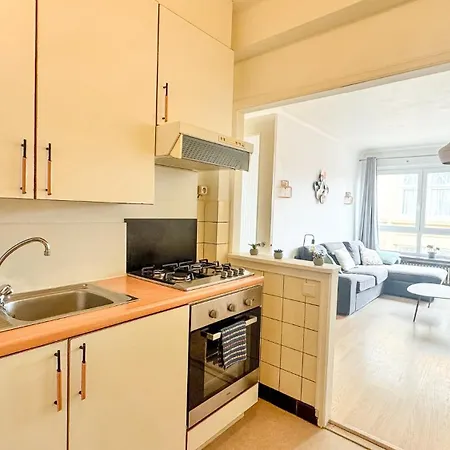 Апартаменти Zonnig & Gezellig Appartement Wapenplein Oostende Centrum